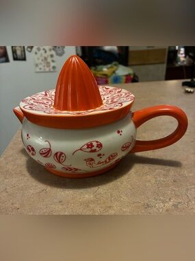 Anthropologie "Biscuit" The Morning Bright collection Ceramic Decorative Juicer